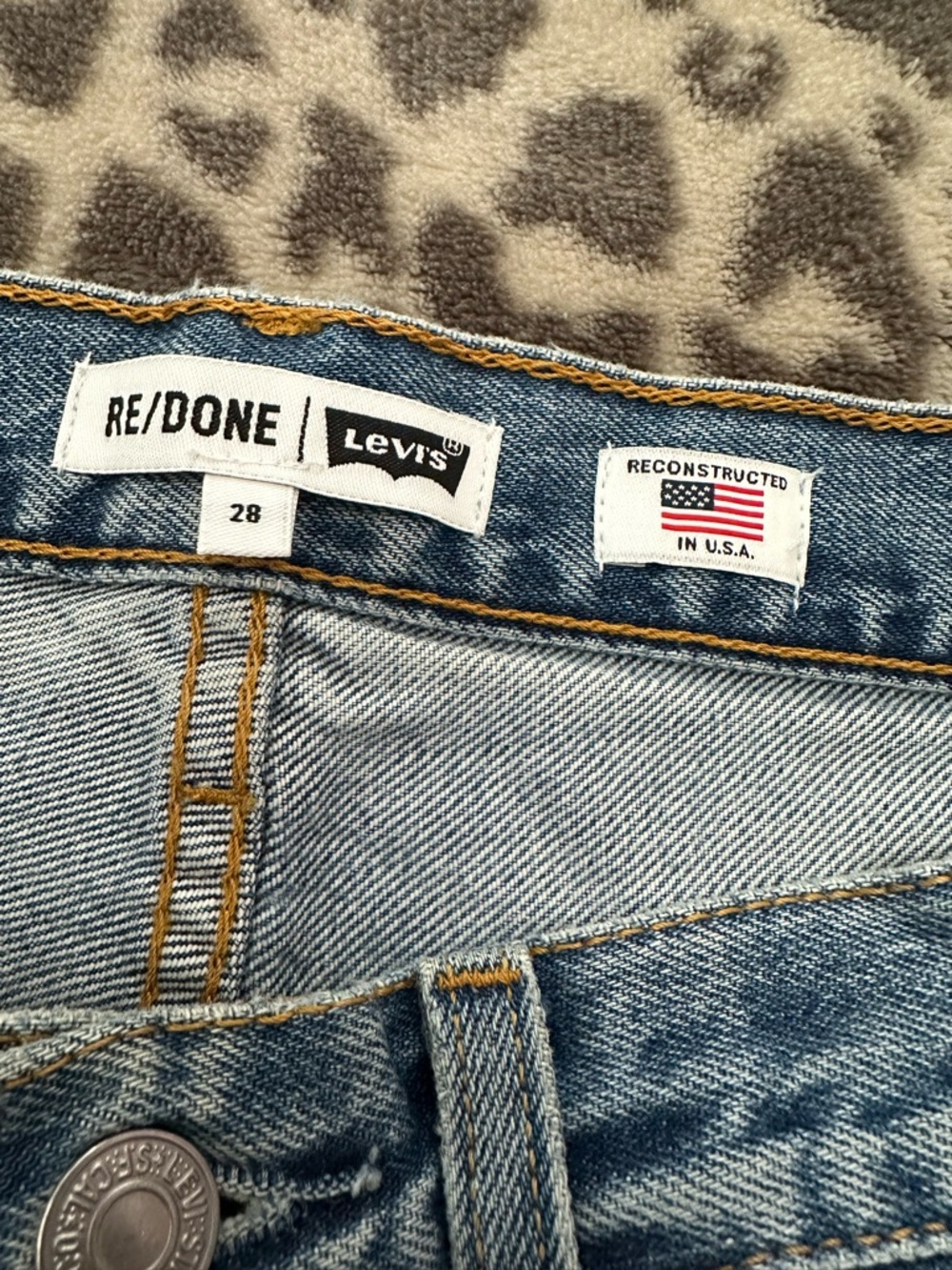 Levi's RE/DONE High Waisted Button Fly Cutoff Jean Shorts in Blue Wash Size 28 - Picture 8 of 17